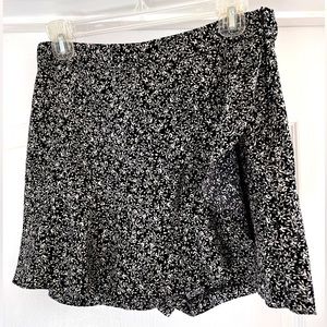 Black and white floral skort